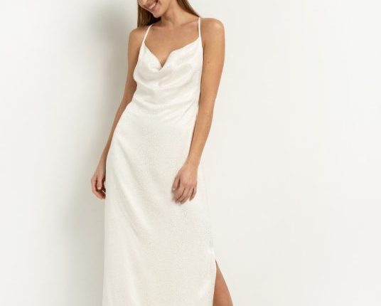 λευκό μακρύ σατέν φόρεμα